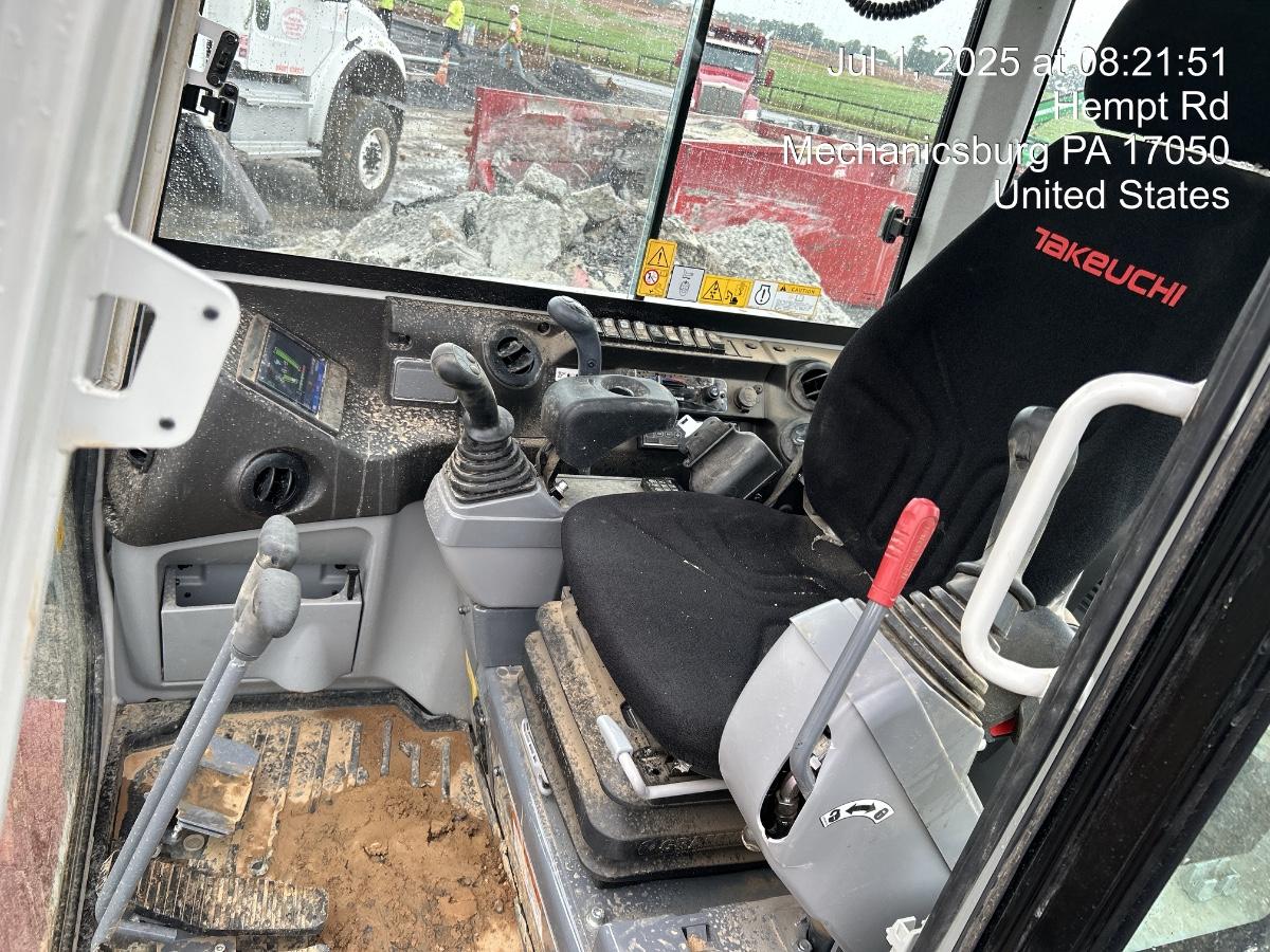 2025 TAKEUCHI TB250-2CR