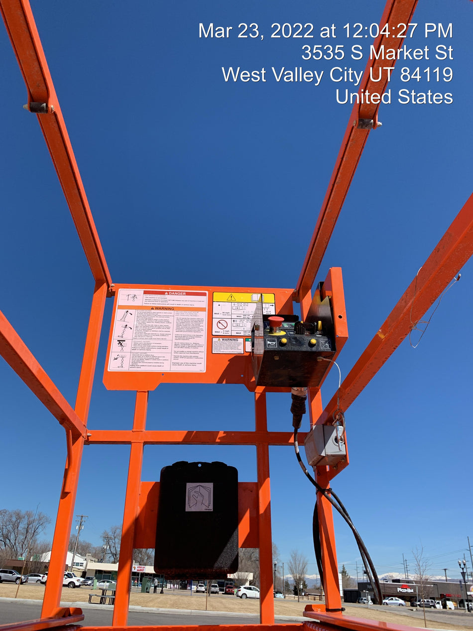 2022 JLG ES1330L