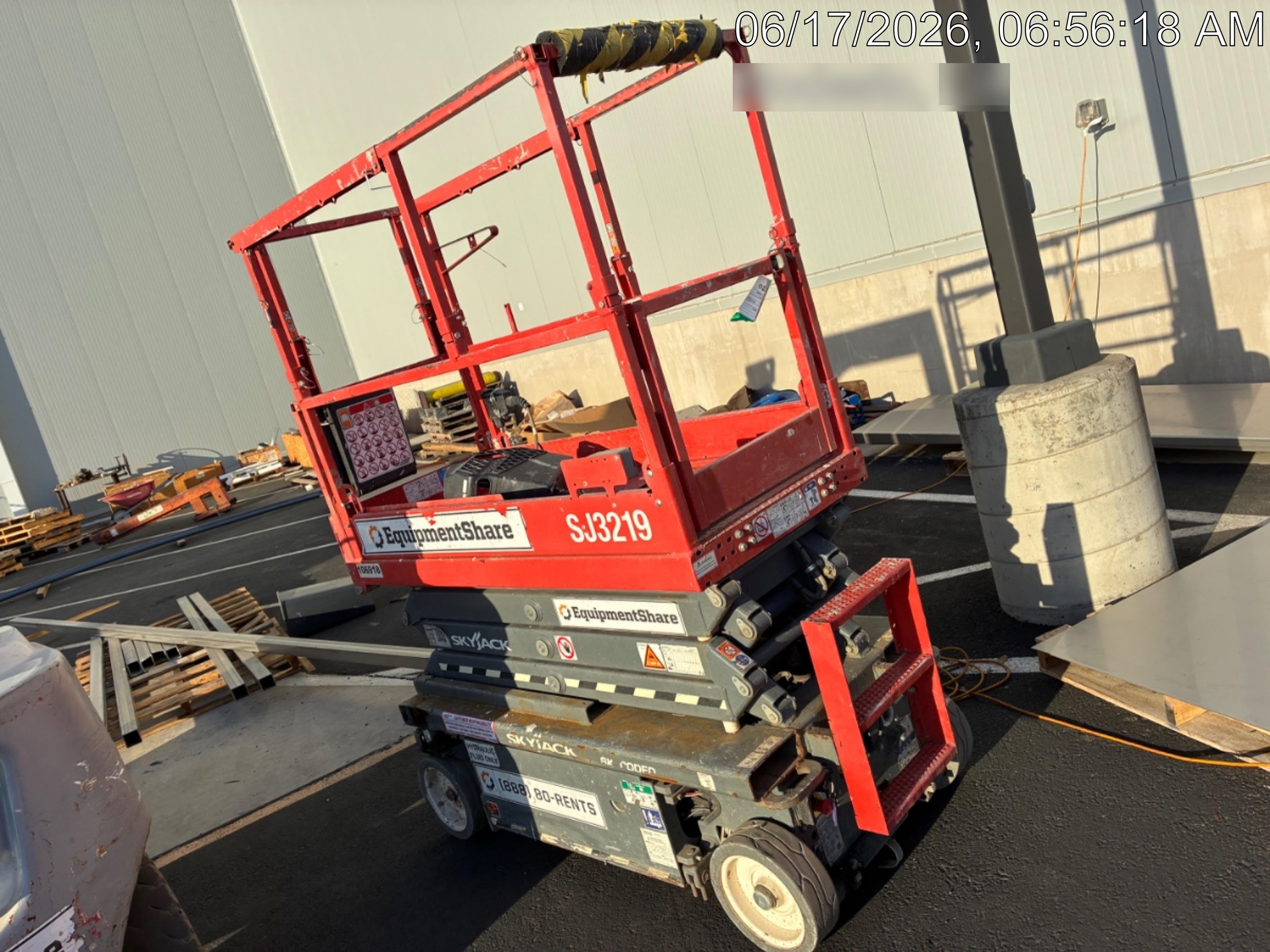 2020 Skyjack SJIII-3219 Solid NM Tires, Half height spring hinged entry gate, Dual Beacons, 800W Inverter