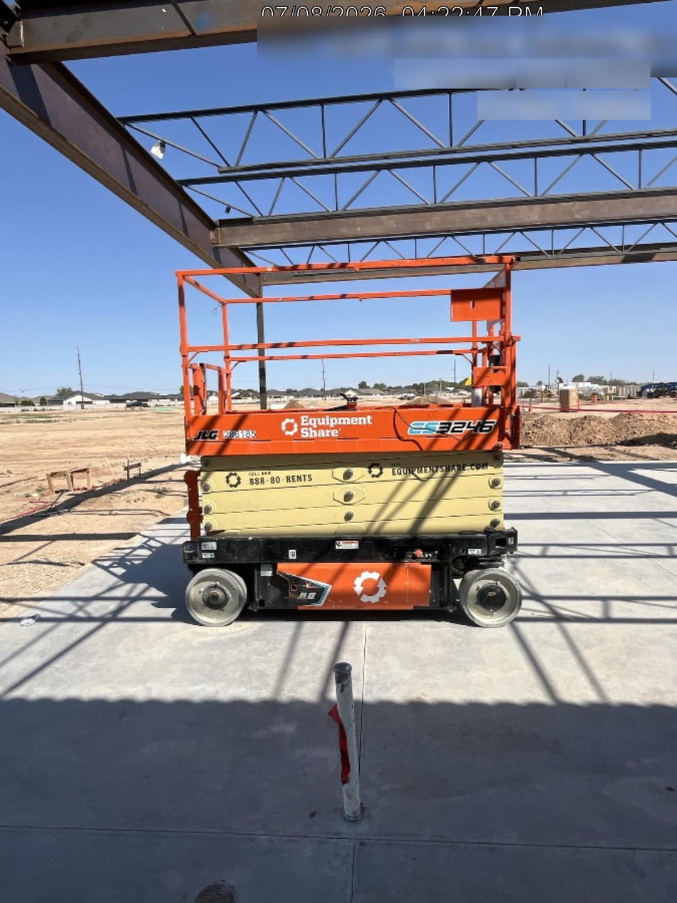 2022 JLG ES3246