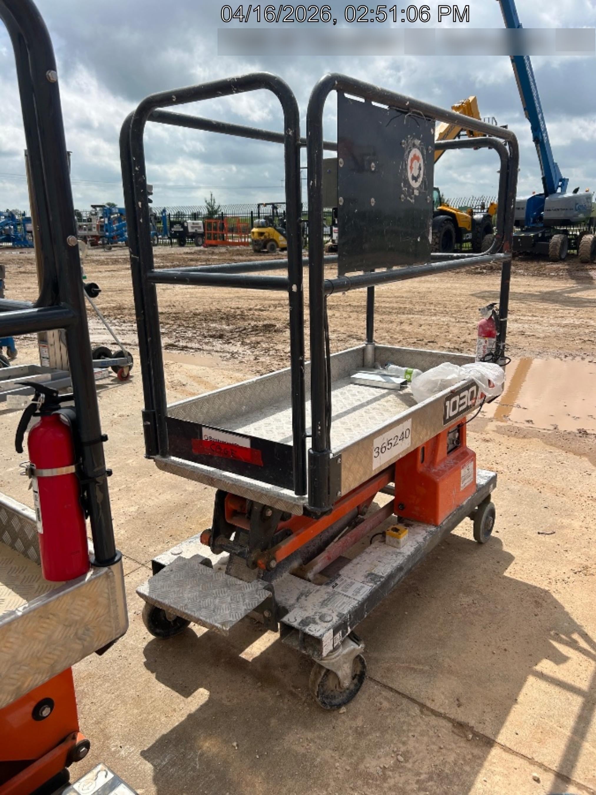 2023 JLG 1030P