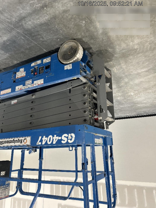 2019 Genie GS-4047 Folding rails with half height swing gate