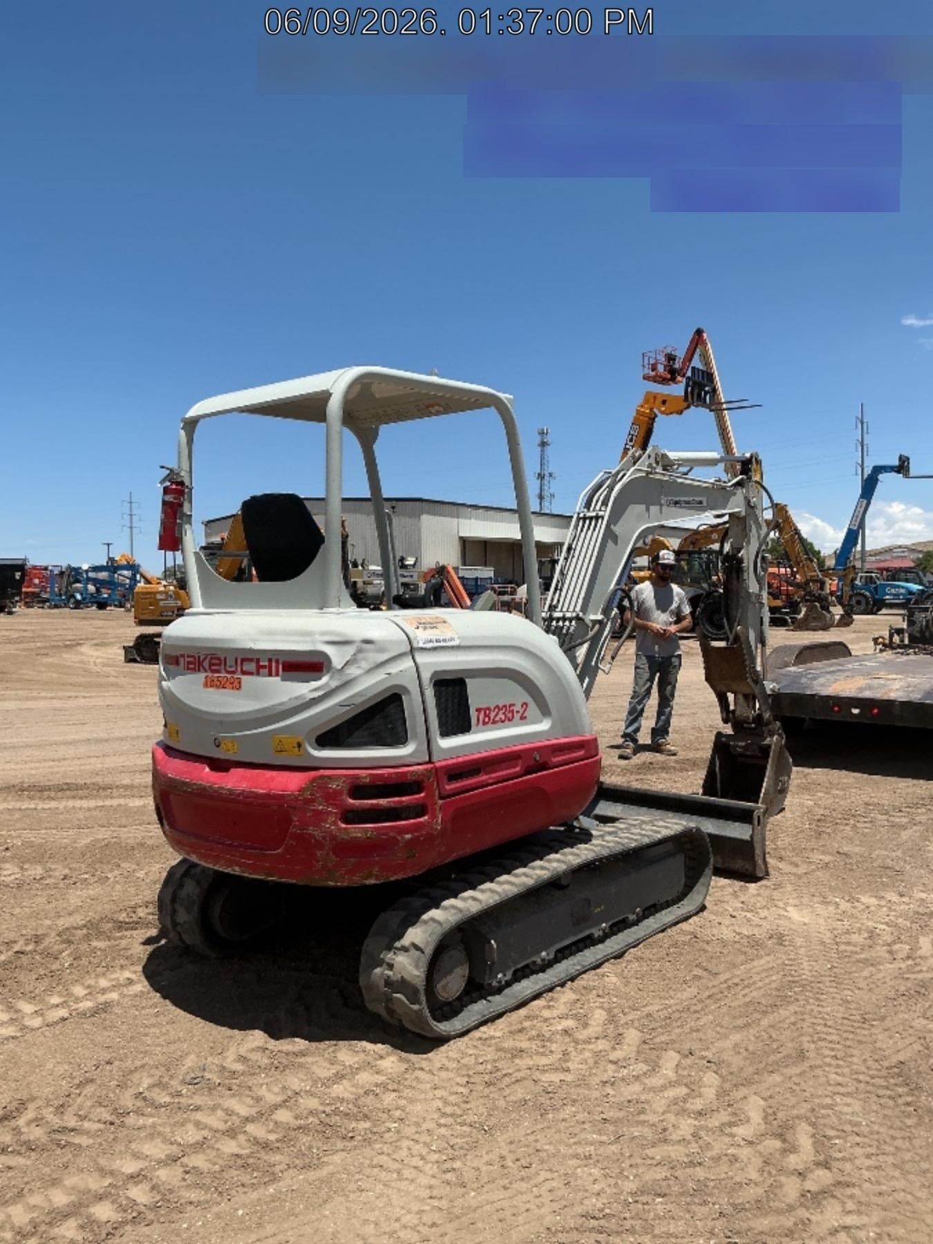 2021 TAKEUCHI TB235-2R