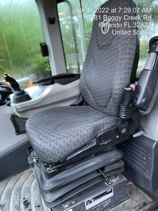 2018 Case 521G CLOSED CAB, JRB 416 STYLE HYD COUPLER