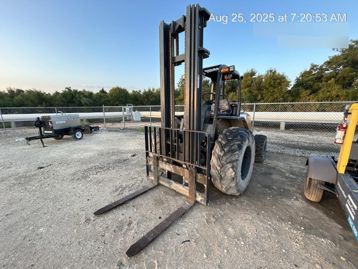 2023 CASE 588H