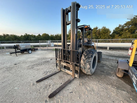 2023 CASE 588H