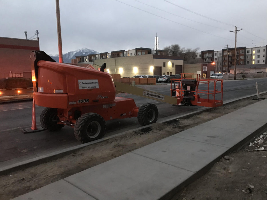 2019 JLG 400S