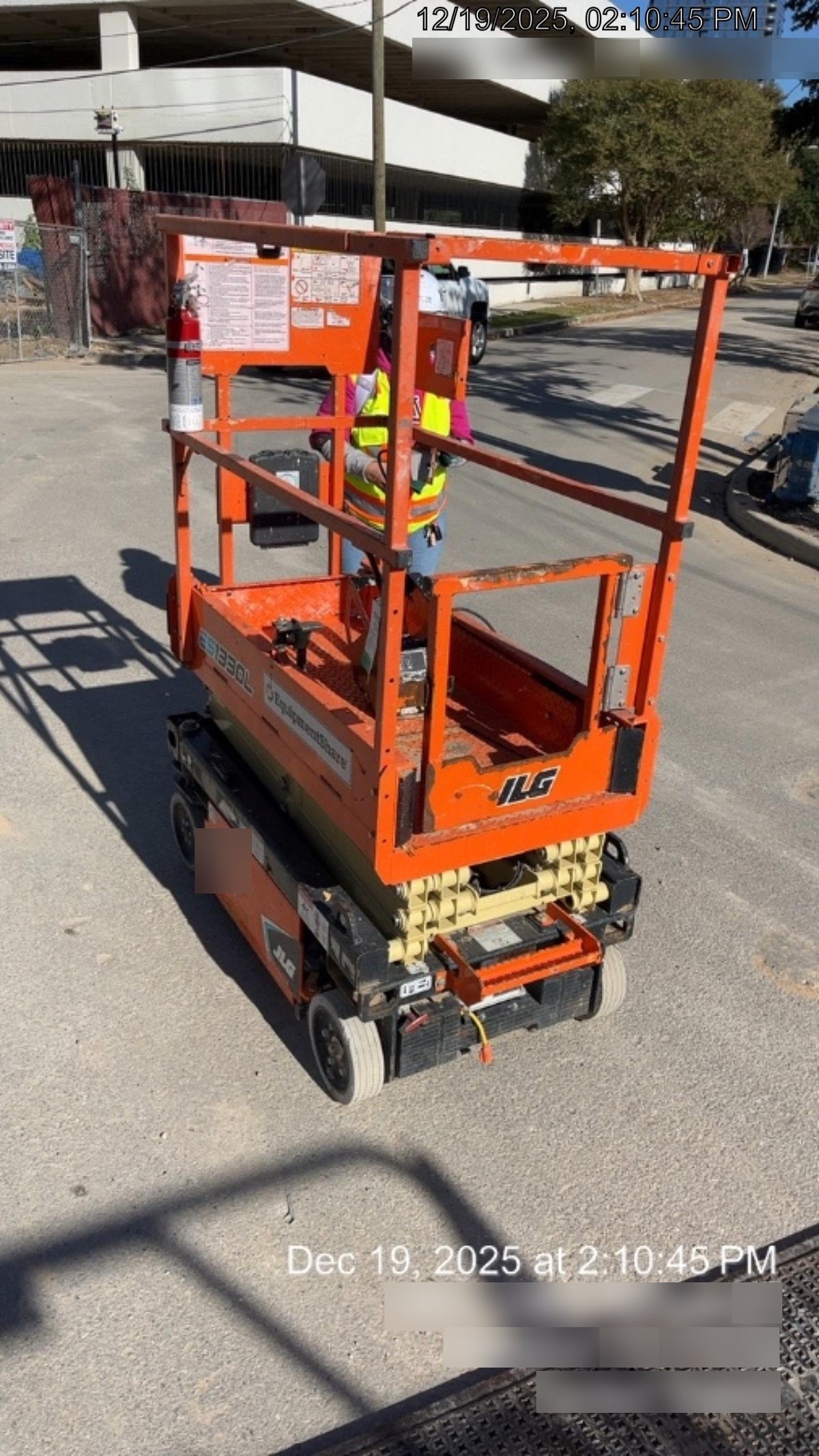 2021 JLG ES1330L