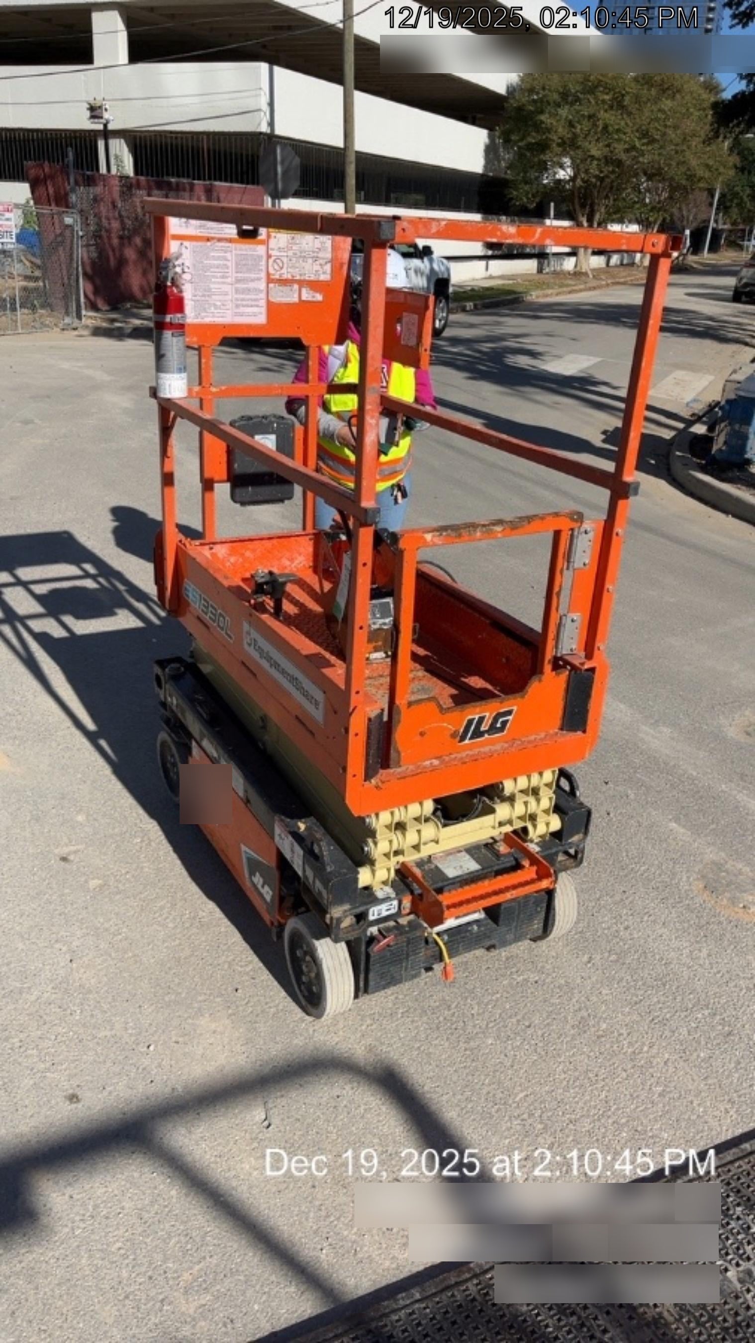 2021 JLG ES1330L