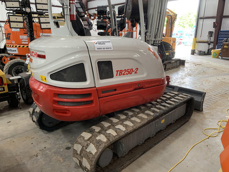 2021 TAKEUCHI TB250-2
