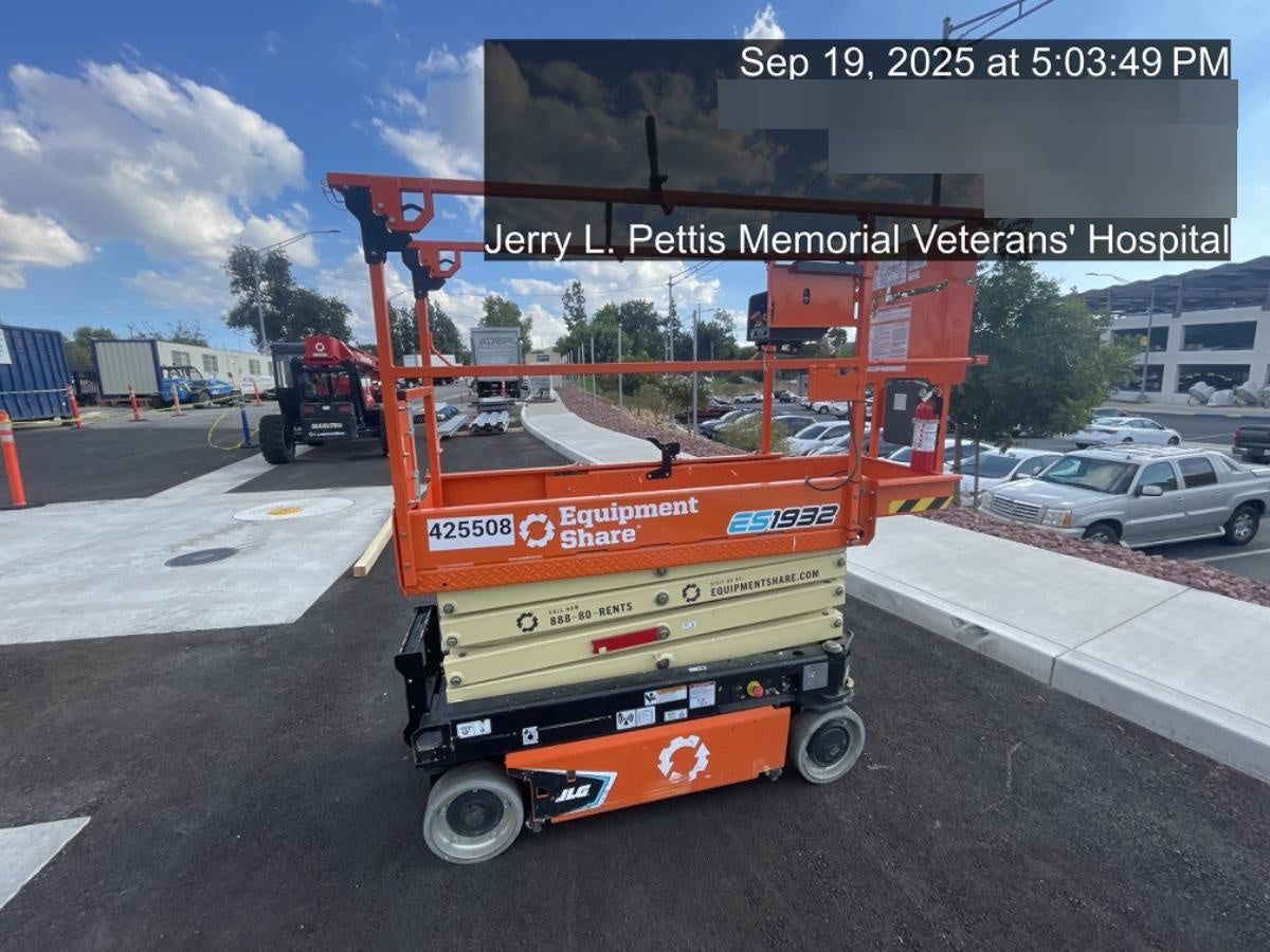 2024 JLG ES1932