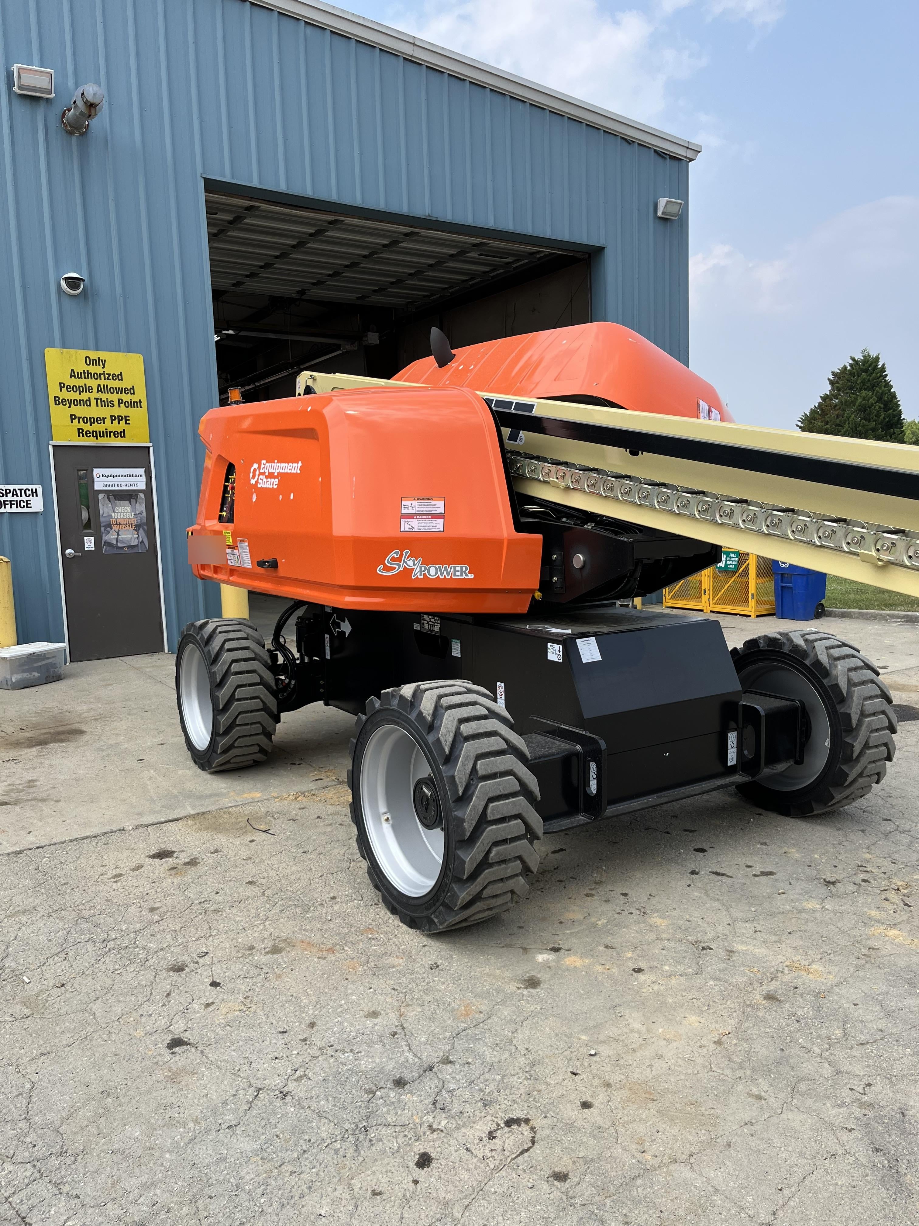2023 JLG 660SJ