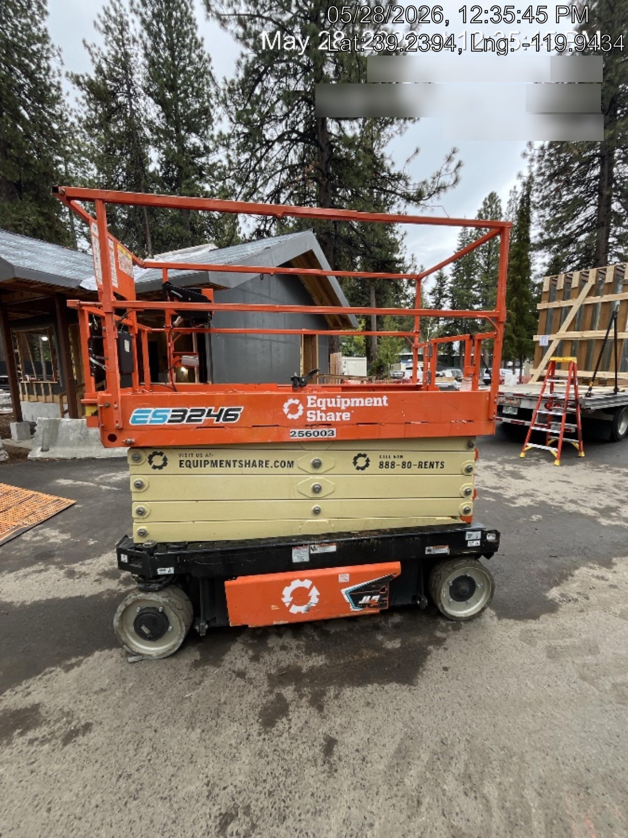 2022 JLG ES3246