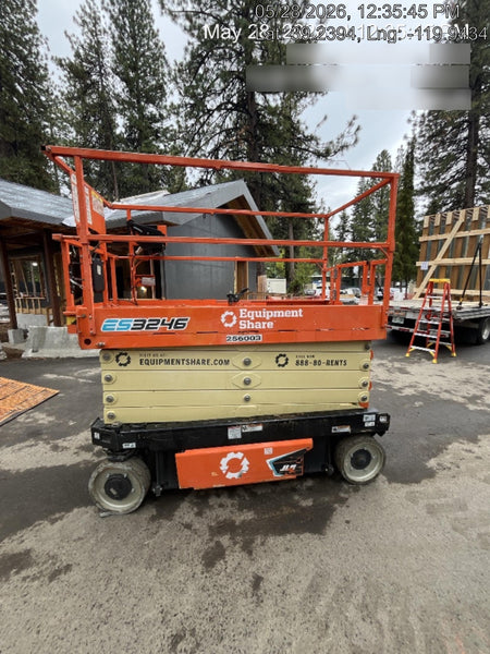 2022 JLG ES3246