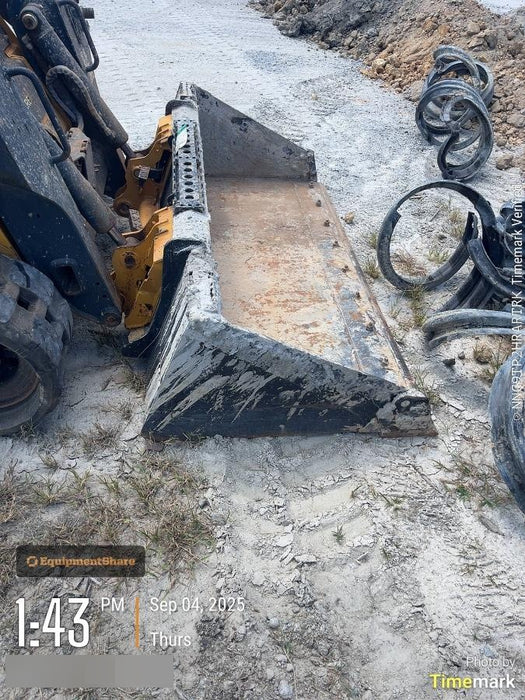 2025 EQUIPMENTSHARE 1006146 - 72" Smooth Bucket, CTL