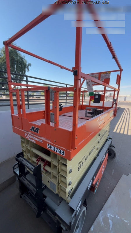 2025 JLG ES3246