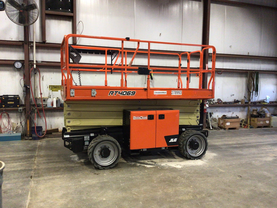 2022 JLG RT4069