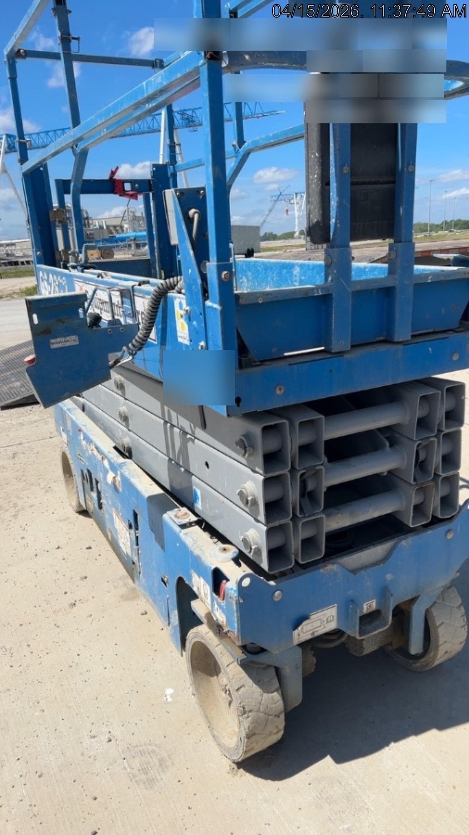 2019 Genie GS-2632 Folding rails with half height swing gate