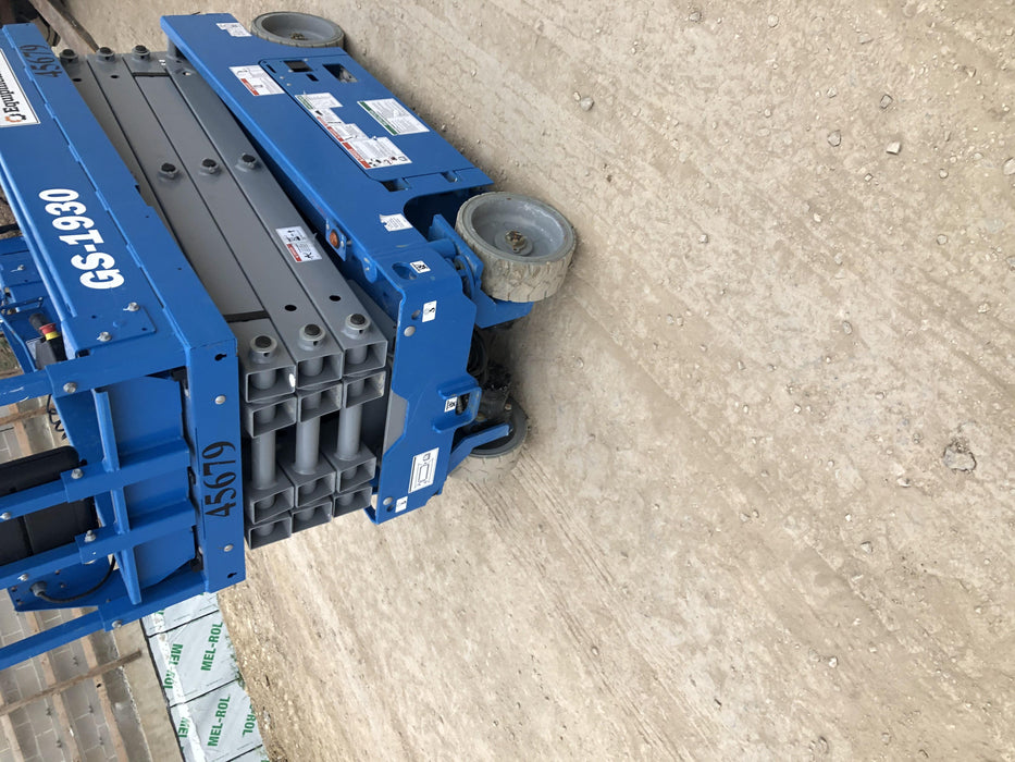 2019 Genie GS-1930 Fixed rails with chain Entry