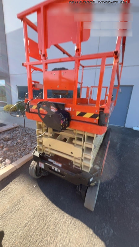 2022 JLG ES3246