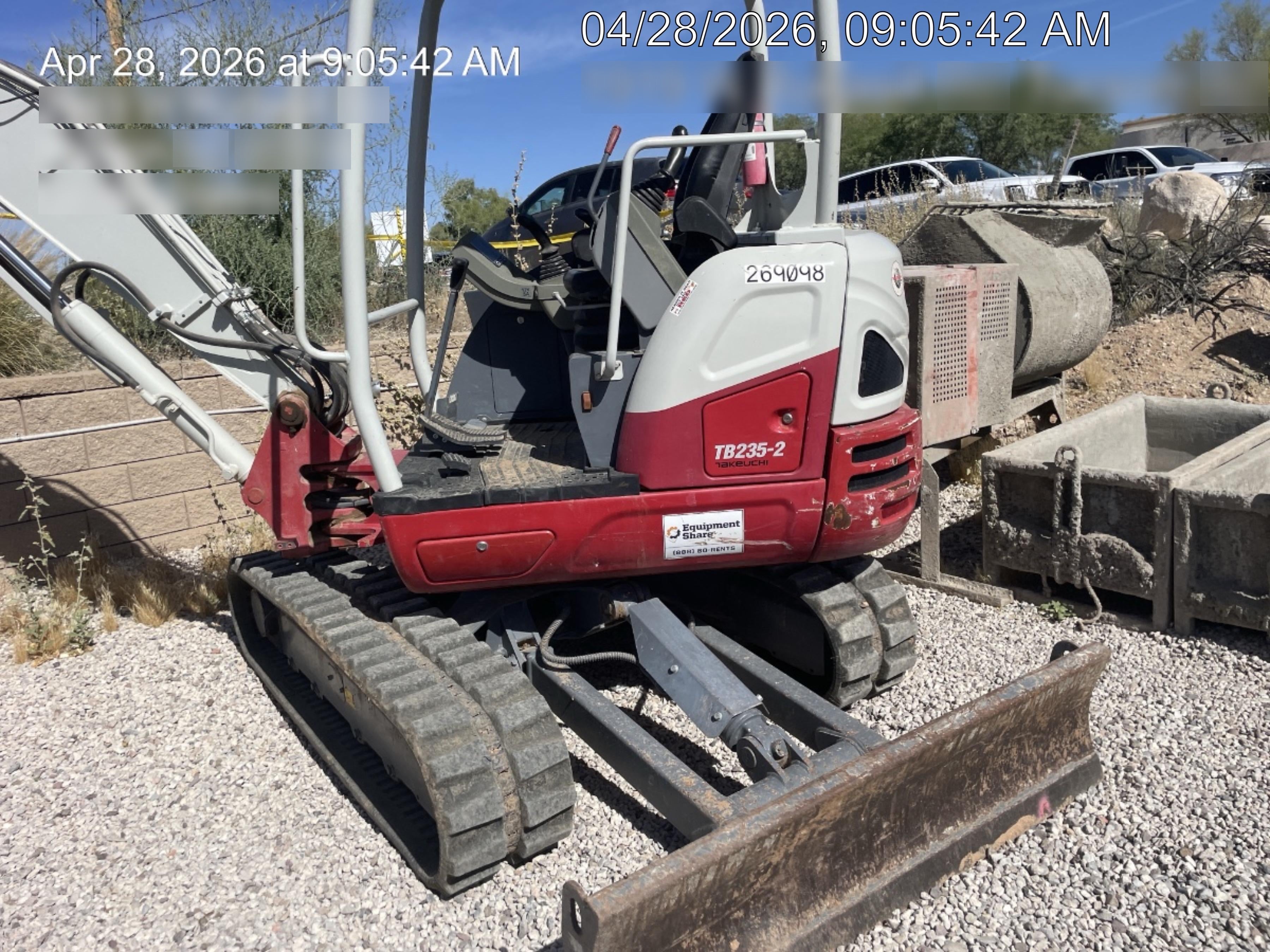 2022 TAKEUCHI TB235-2R