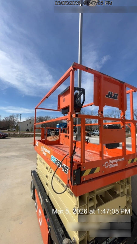2022 JLG ES3246