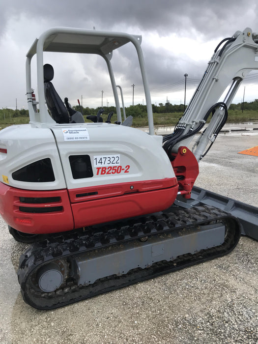 2021 TAKEUCHI TB250-2