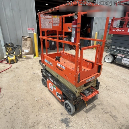 2022 JLG ES1330L