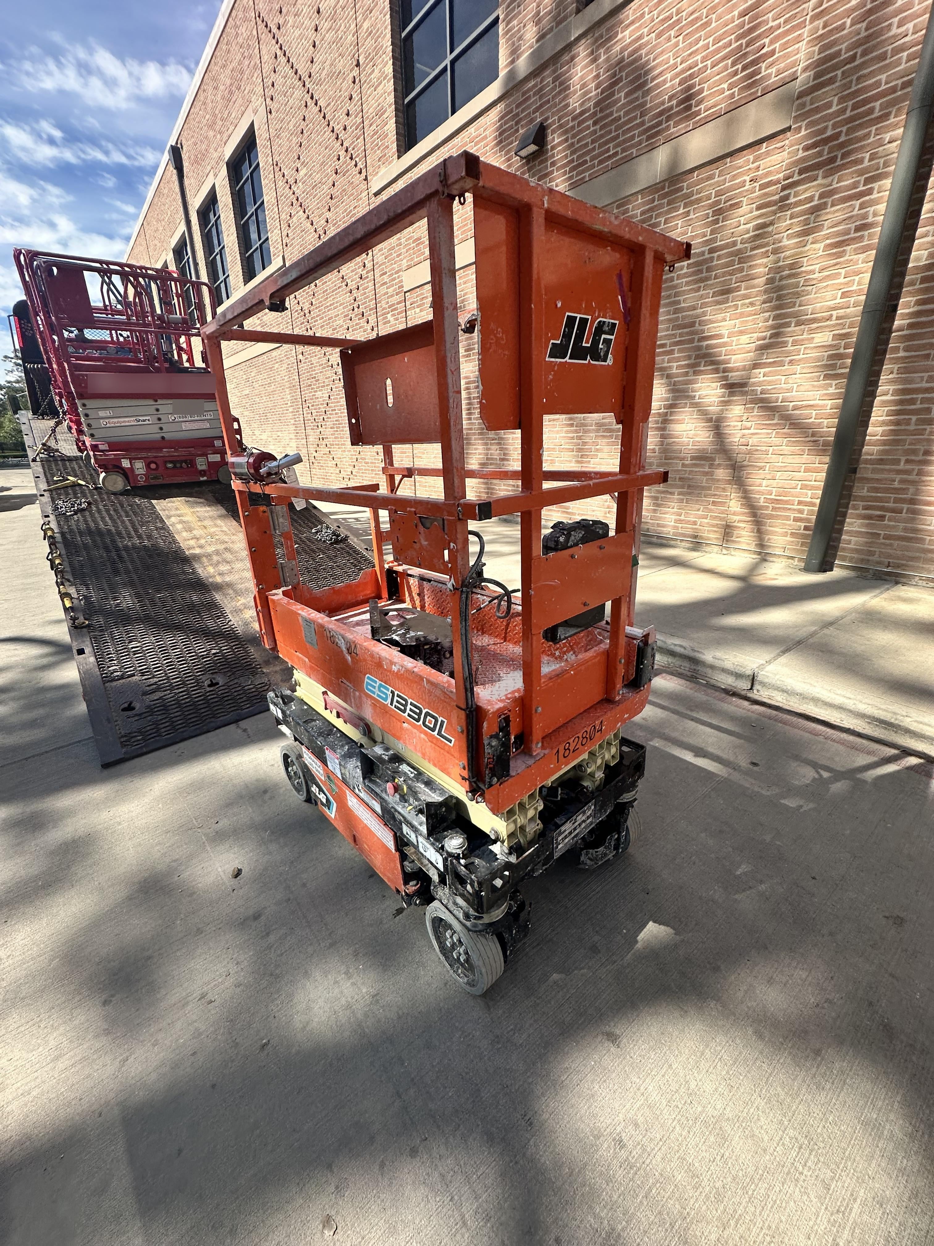 2021 JLG ES1330L