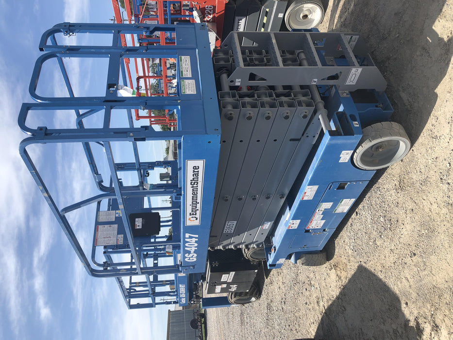 2019 Genie GS-4047 Folding rails with half height swing gate
