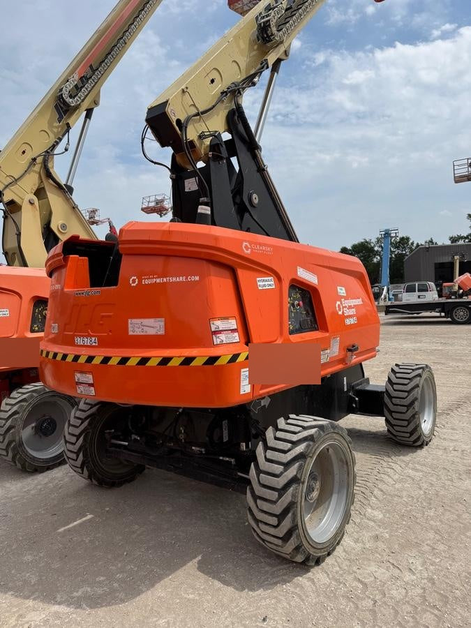 2023 JLG 660SJ