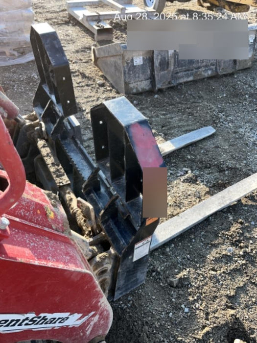 2021 TAKEUCHI 48" Pallet Forks - Takeuchi