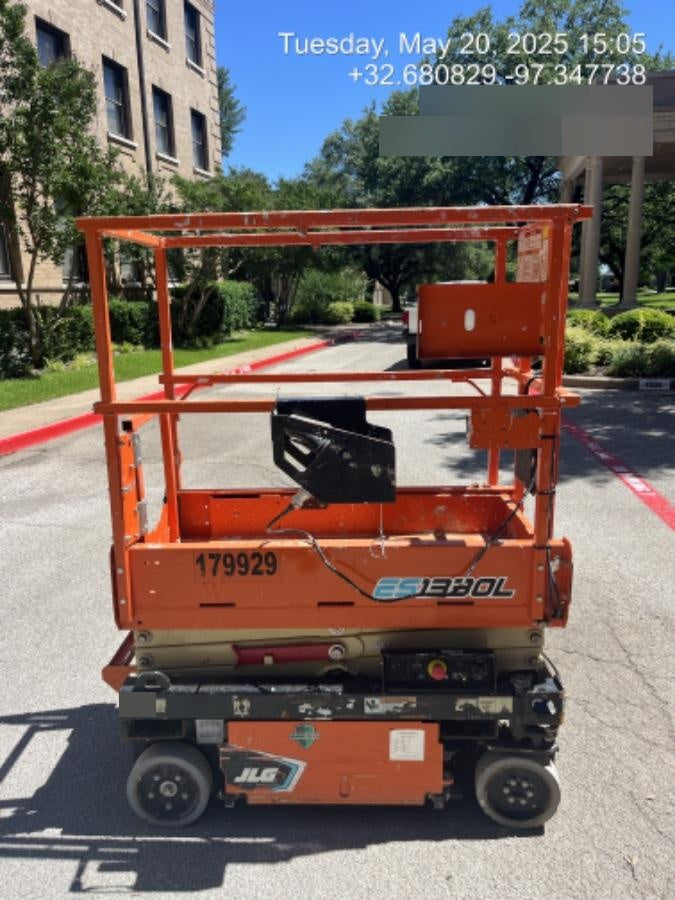 2021 JLG ES1330L
