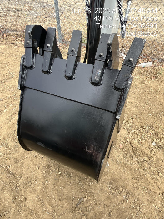 2025 TAKEUCHI 24" Bucket Takeuchi