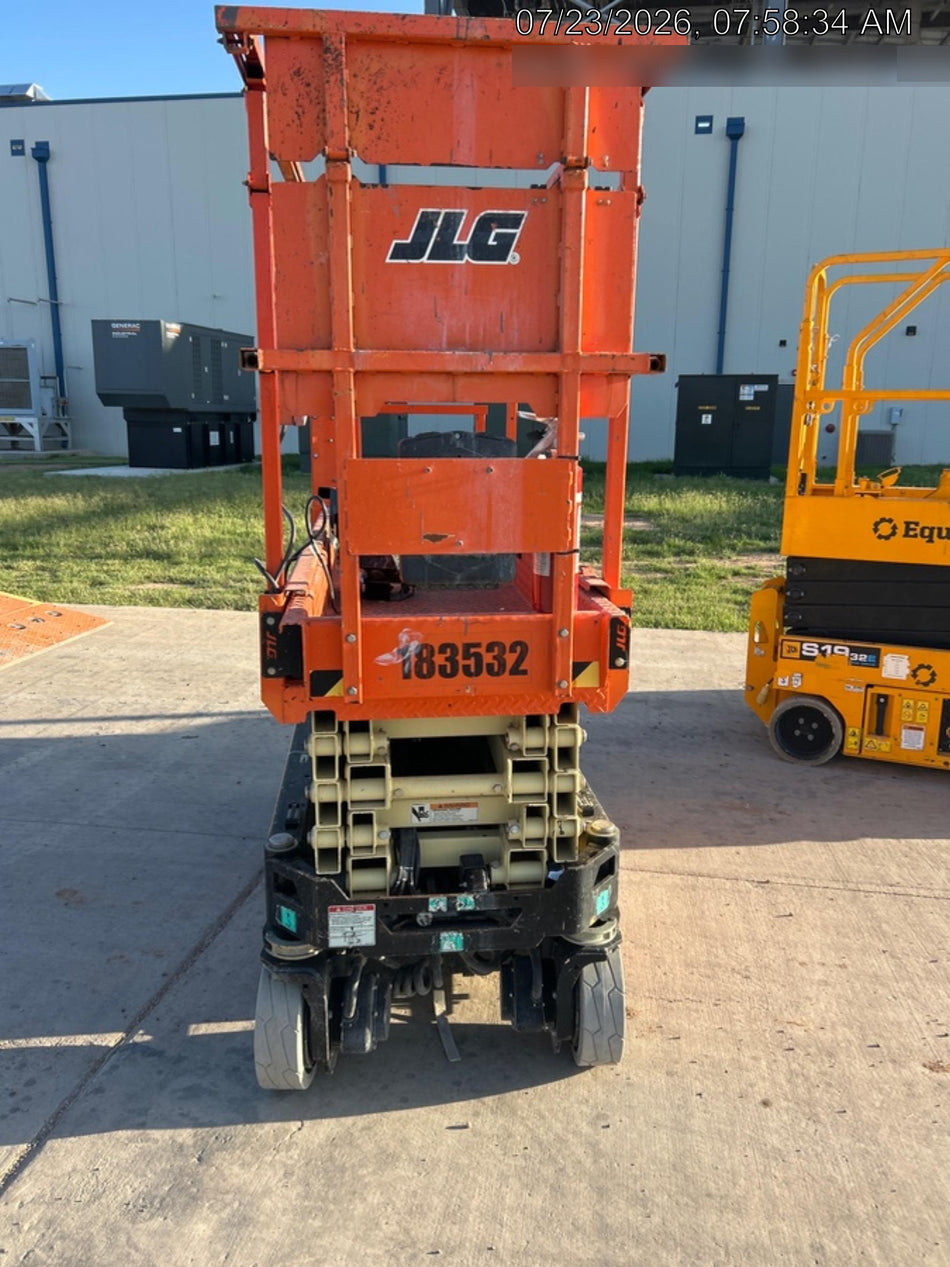 2021 JLG ES1932