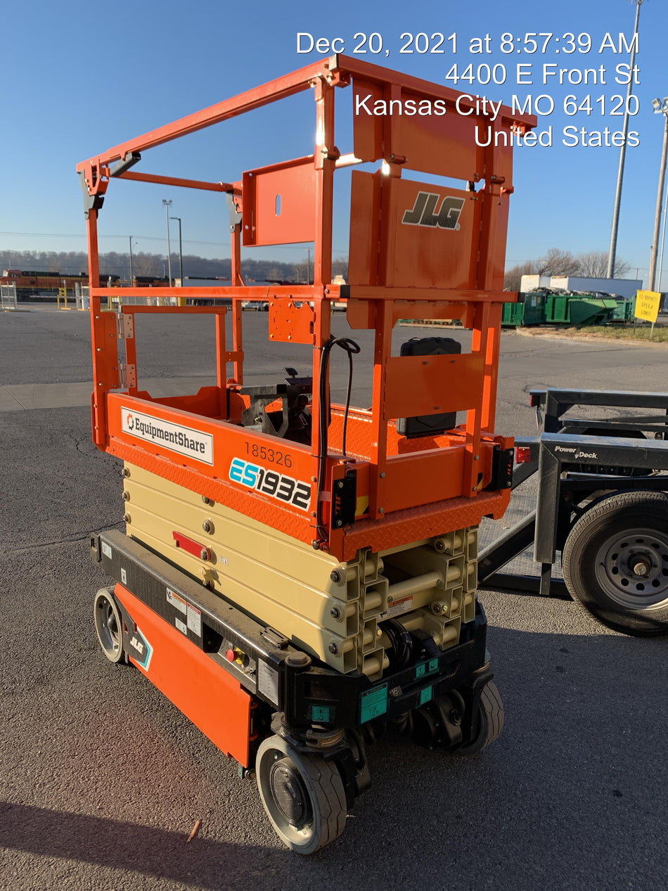 2021 JLG ES1932
