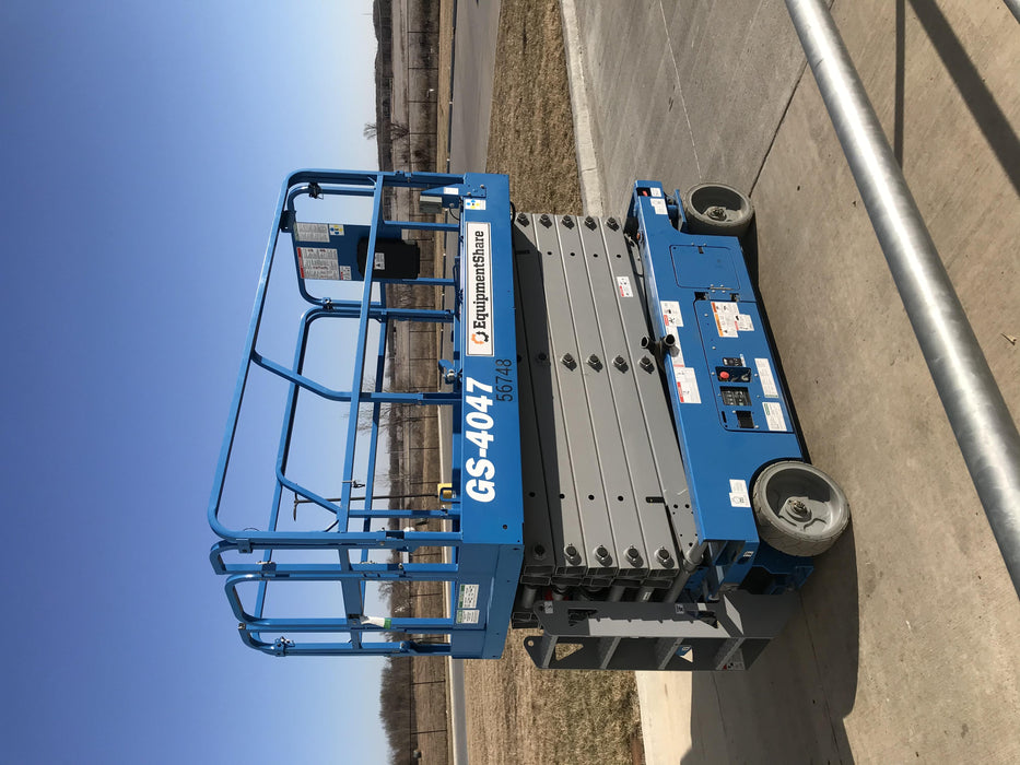 2019 Genie GS-4047 Folding rails with half height swing gate
