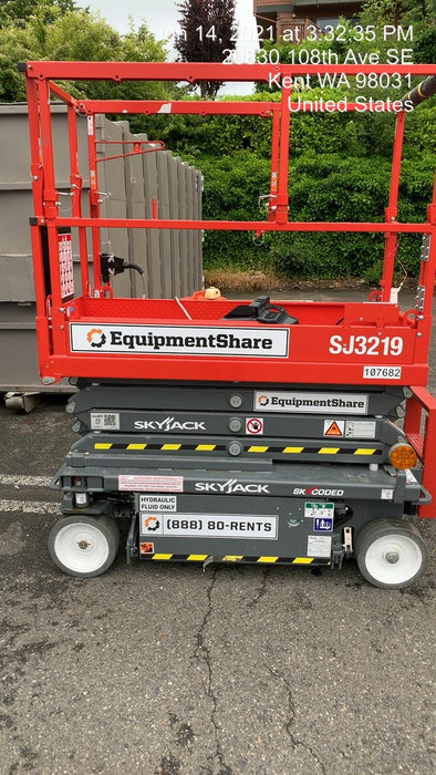 2020 Skyjack SJIII-3219 Solid NM Tires, Half height spring hinged entry gate, Dual Beacons, 800W Inverter