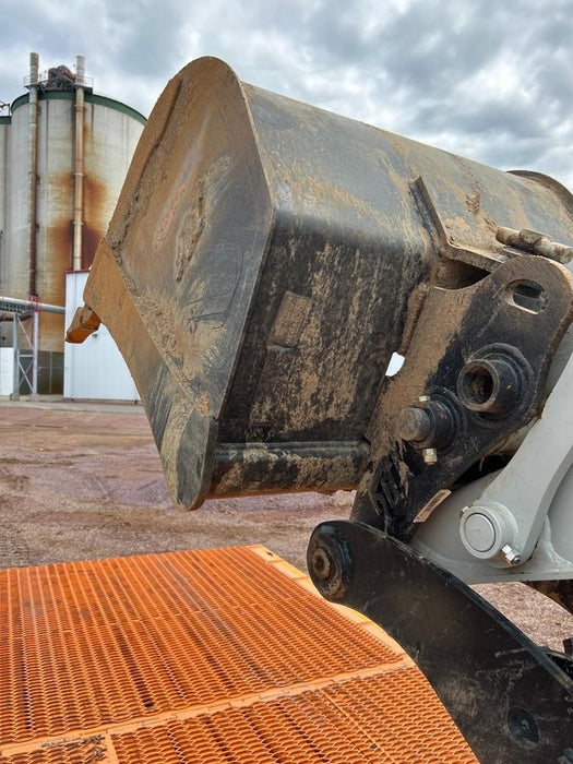 2025 TAKEUCHI 36" Bucket - Takeuchi