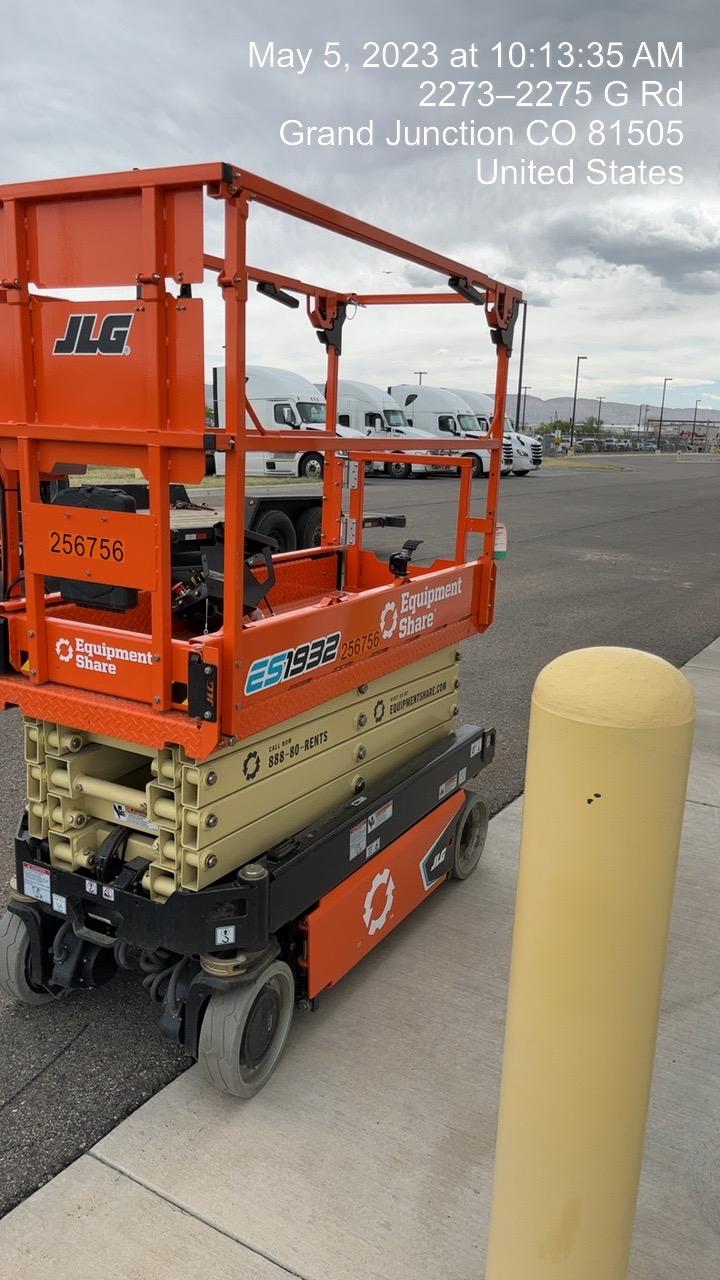 2022 JLG ES1932