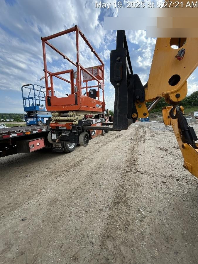 2022 JLG ES1330L