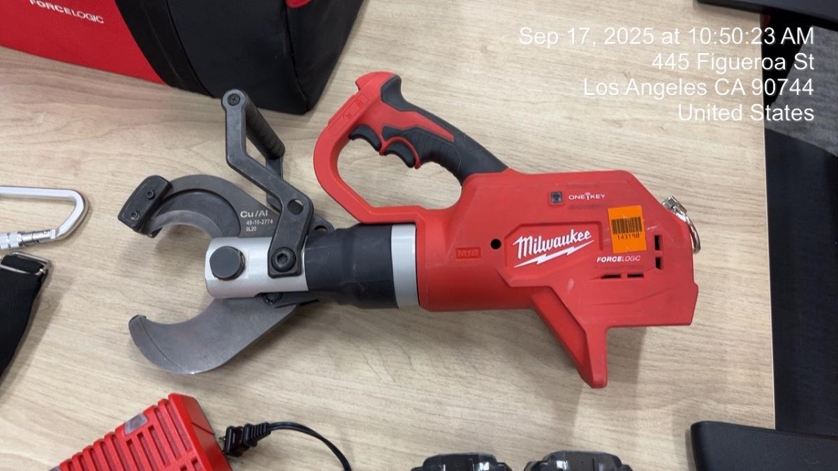 2021 MILWAUKEE 2776-21