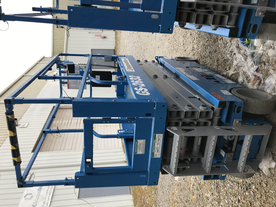 2020 Genie GS-2632 Standard, Folding half height swing gate