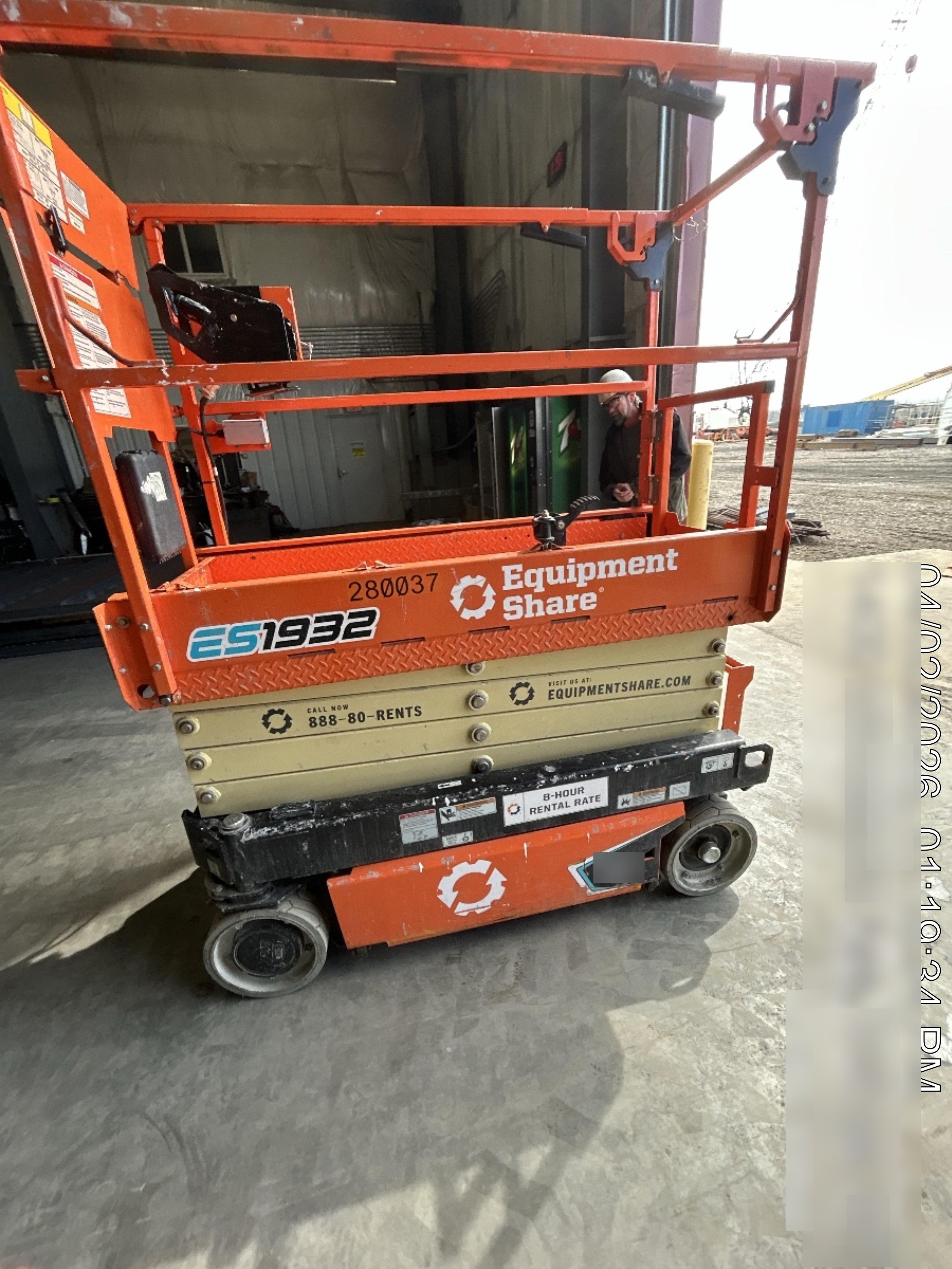 2022 JLG ES1932