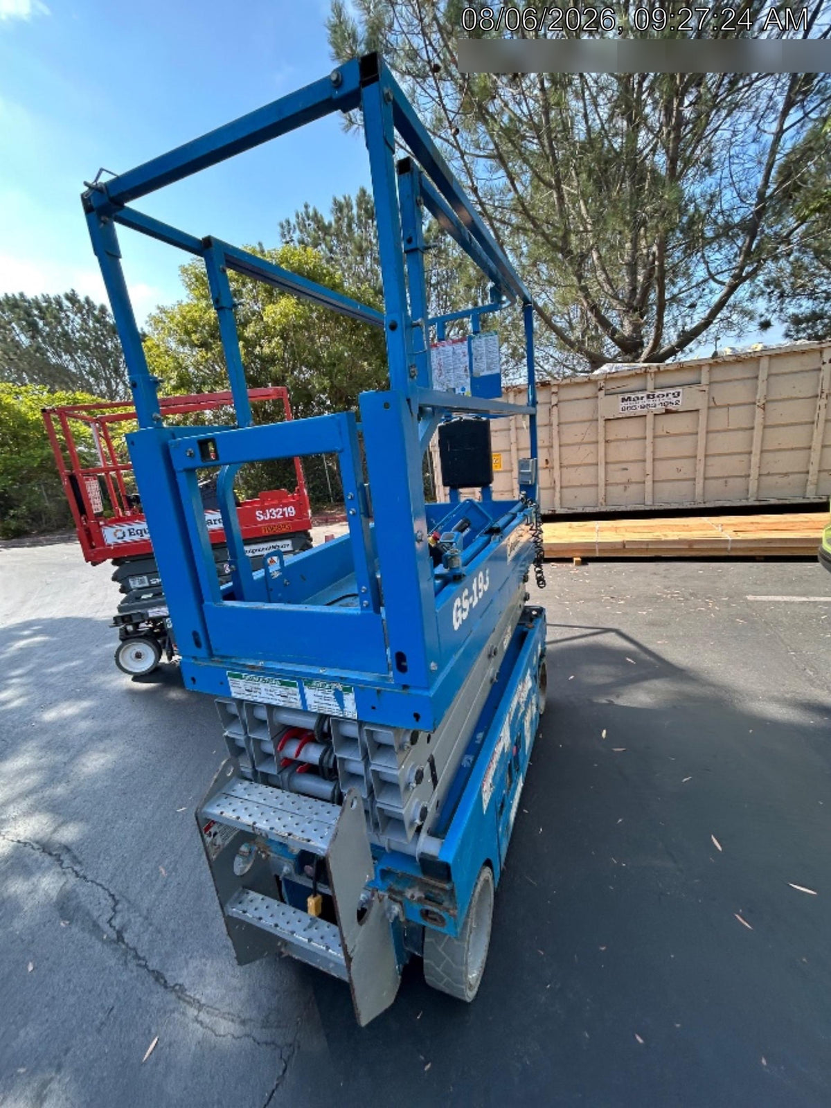 2020 Genie GS-1930 Solid Non Marking Tires, Beacon, Folding rails with half height swing gate, 800W Inverter