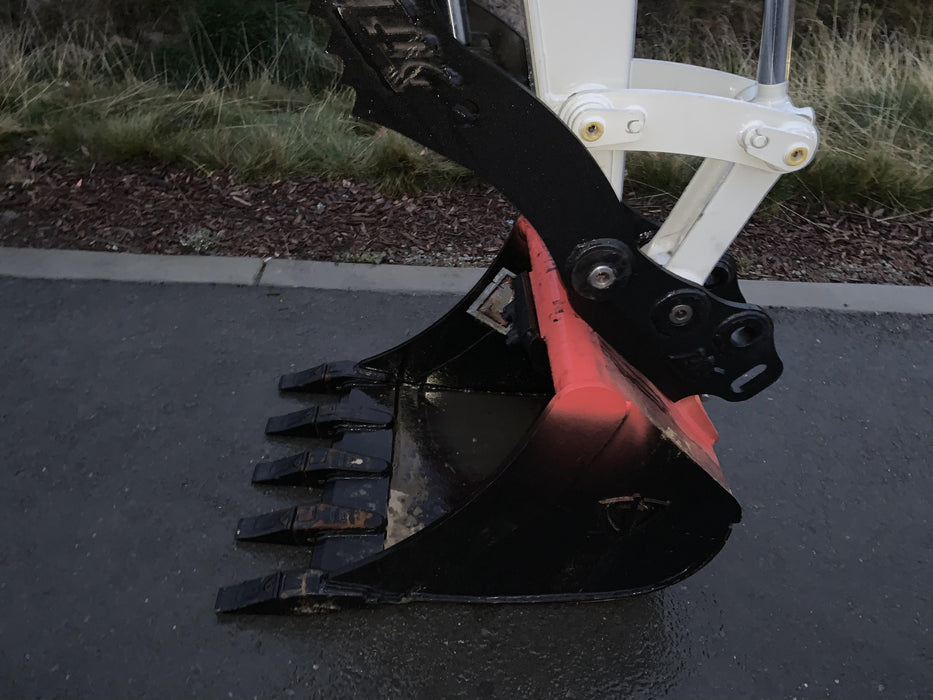 2021 TAKEUCHI TB235-2R