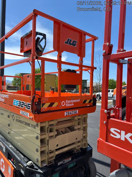 2022 JLG ES3246