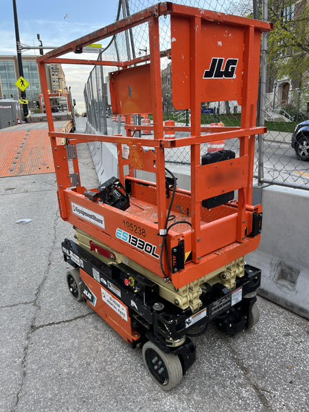 2021 JLG ES1330L