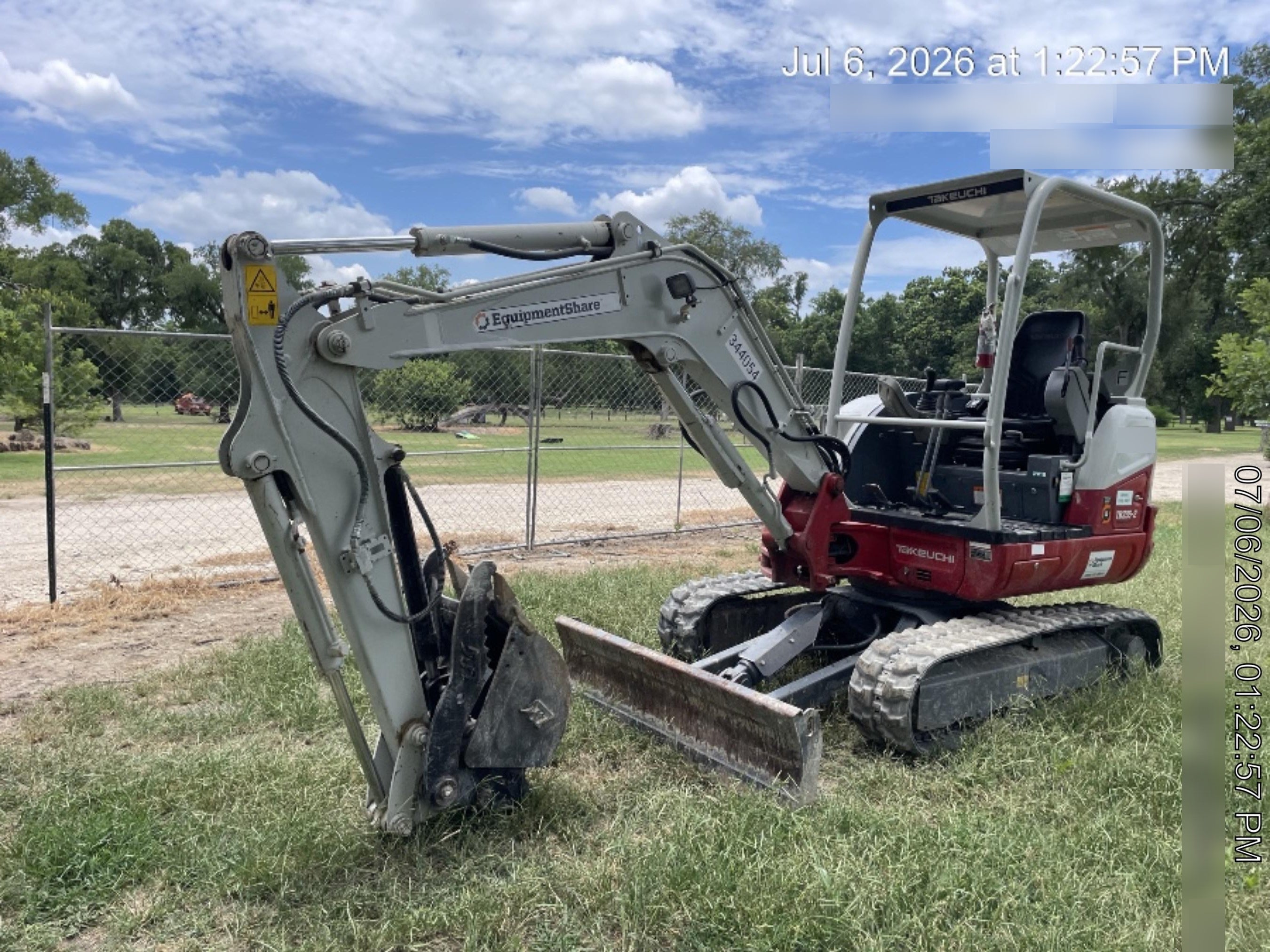 2023 TAKEUCHI TB235-2R