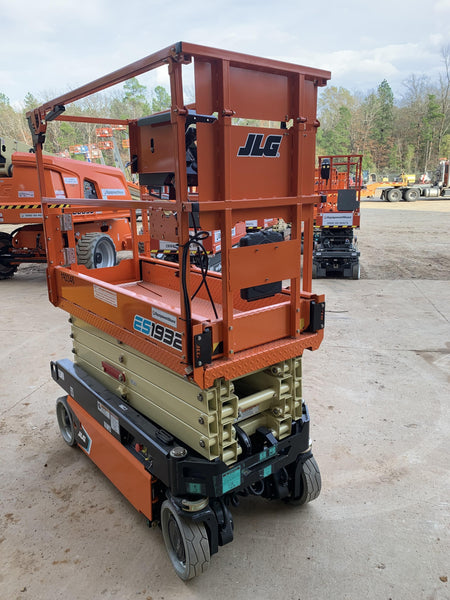2021 JLG ES1932